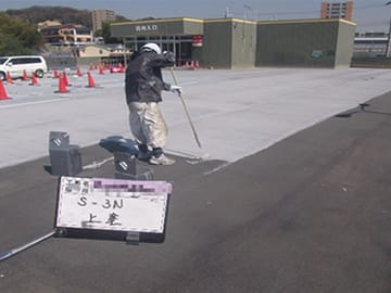 ウレタン塗膜＋弾性FRP複合防水工法駐車場仕様